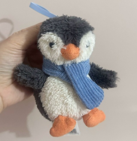 Límite navideño, colgante de pingüino bufanda