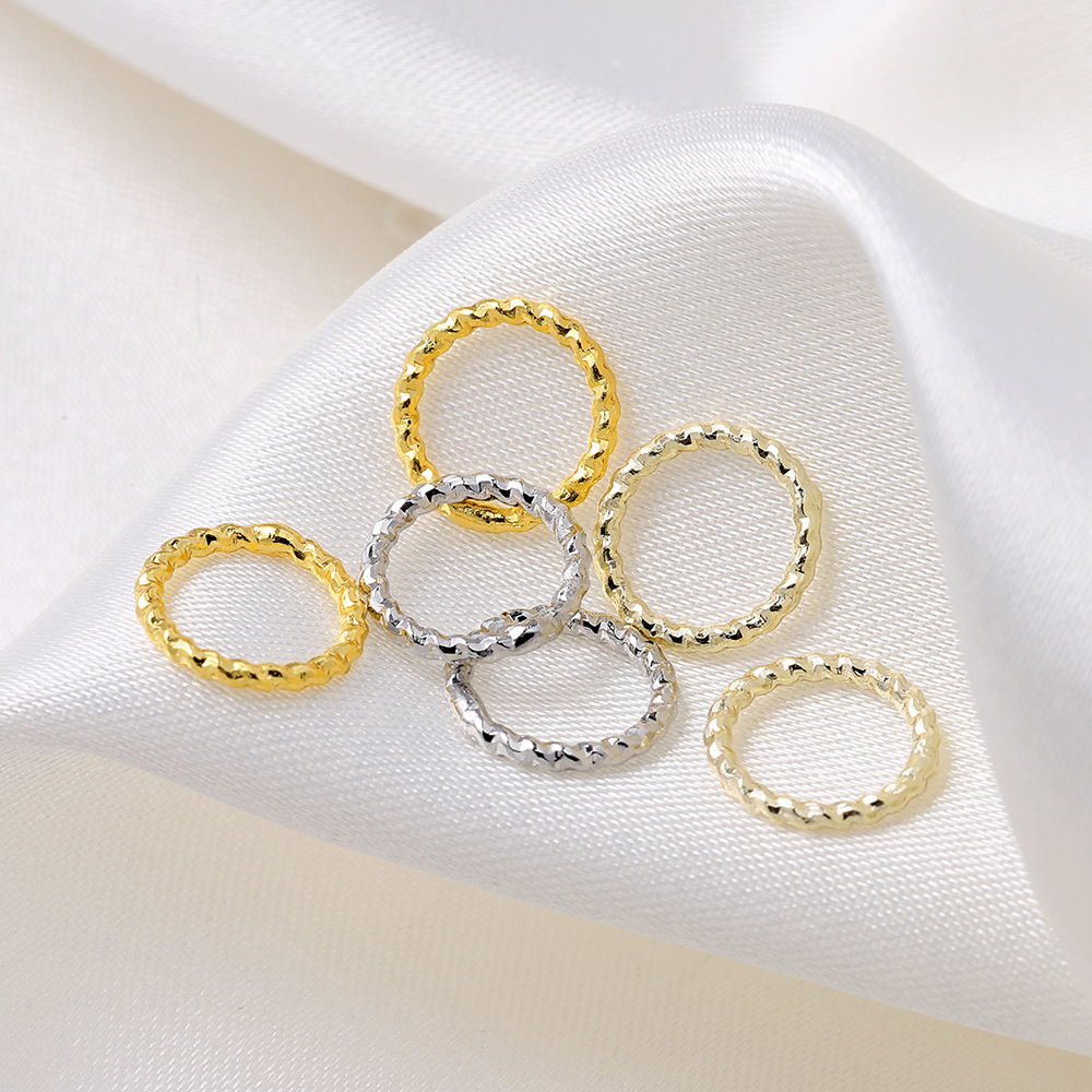Mixed color, color-preserving genuine gold closed-loop ring