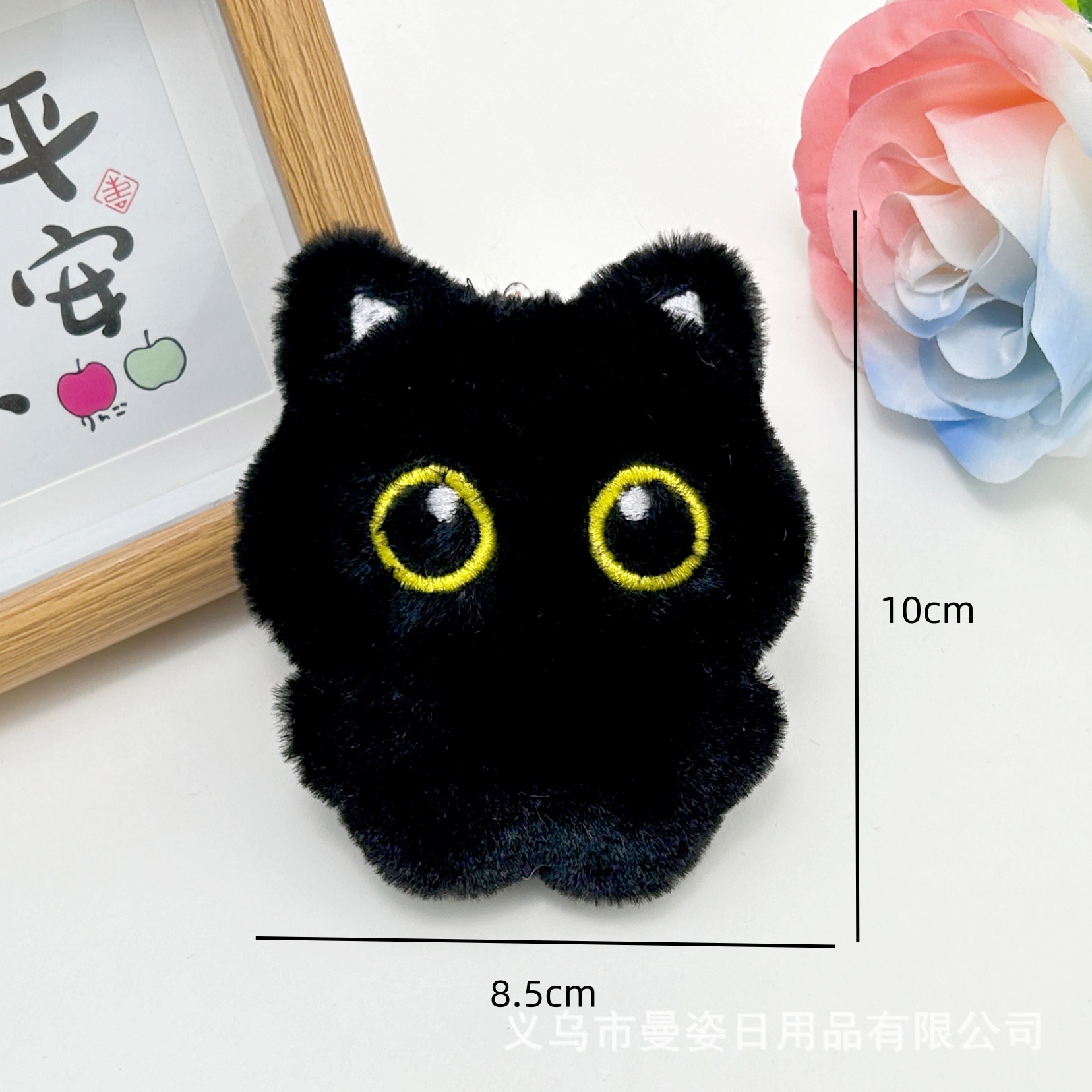 Collar de cuentas estilo "gato negro de ojos grandes" con cascabeleo.