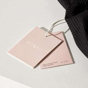 Precio al por mayor de alta calidad Impresión personalizada Logo Swing Label Etiquetas para prendas Etiquetas colgantes de papel con cuerda para ropa - Product Image 6