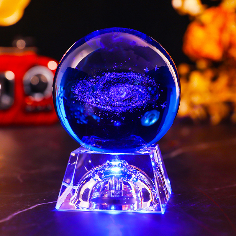 Base de cristal colorida con diseño de vía láctea.