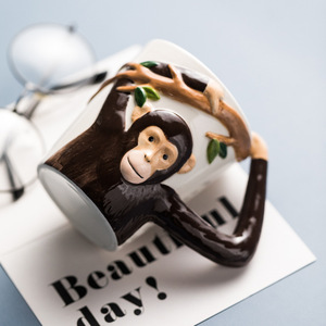 Eğlenceli ve benzersiz 3D kabartmalı el-boyalı seramik maymun kupa yaratıcı porselen hayvan fincan kahve ve çay için - Product Image 1
