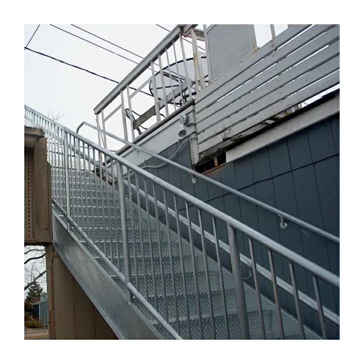 نصف الهبوط الدرج الصناعية الصلب المجلفن الحديد الزهر سترينجر دعم الدرج