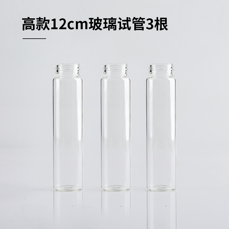 Trois tubes à essai en verre de 12 cm de hauteur chacun.