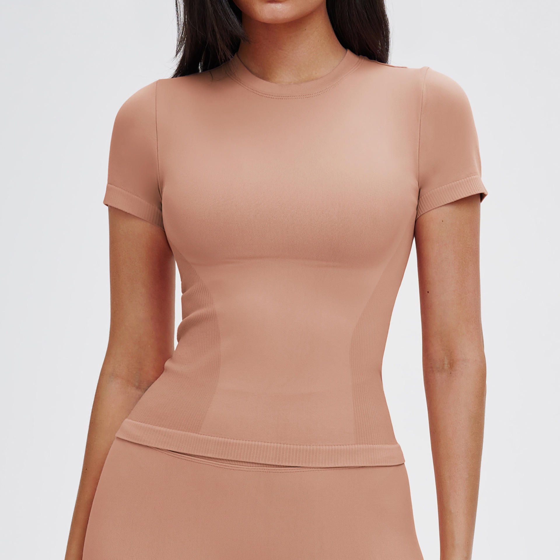 เสื้อยืดสีชมพูเรโทร