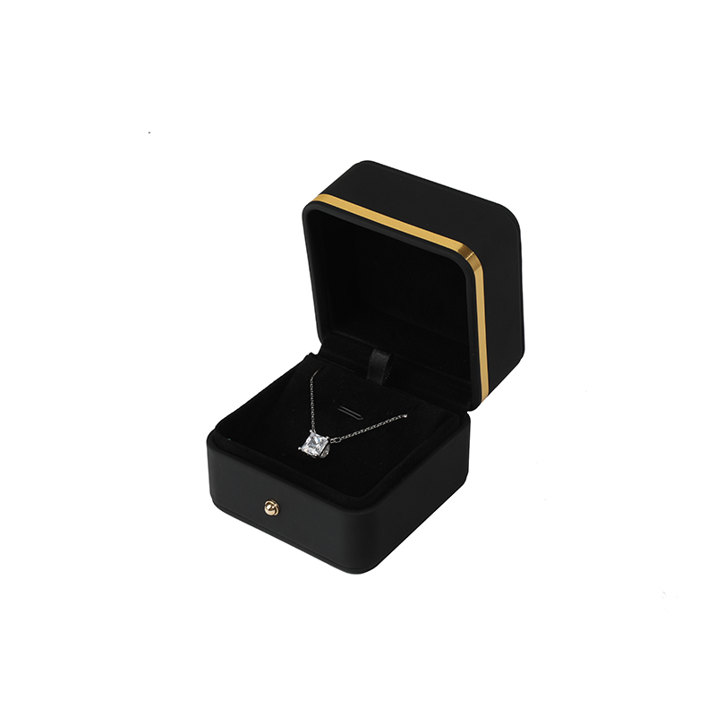 Boîte pendentif noire