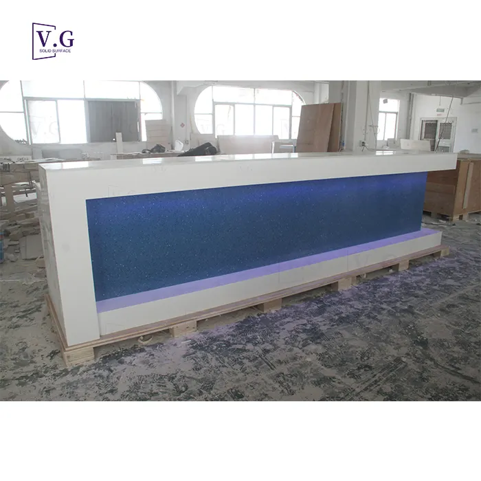 China Custom Made Lounge Acrílico Led Bar Luz De Mesa Sem Fio Decoração RGB LOGO Controlador Decorativo Mobiliário Moderno Contador