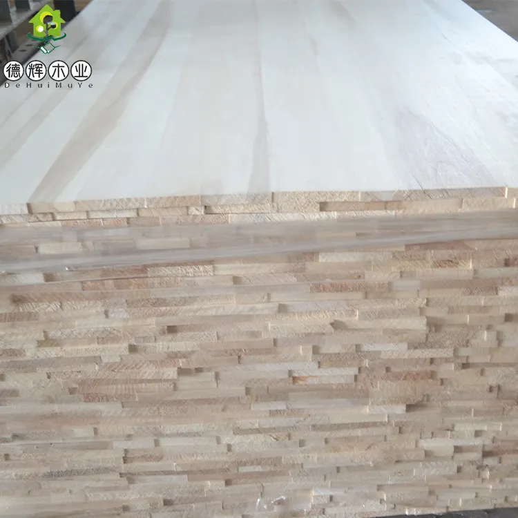 Acheteurs de bois en Chine Avec un grain clair et un plan lisse planches de bois de peuplier bois