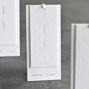 Etiquetas colgantes de ropa baratas, diseño personalizado, Impresión de nombre, logotipo, ropa de papel, etiquetas colgantes de lujo con cuerda - Product Image 3