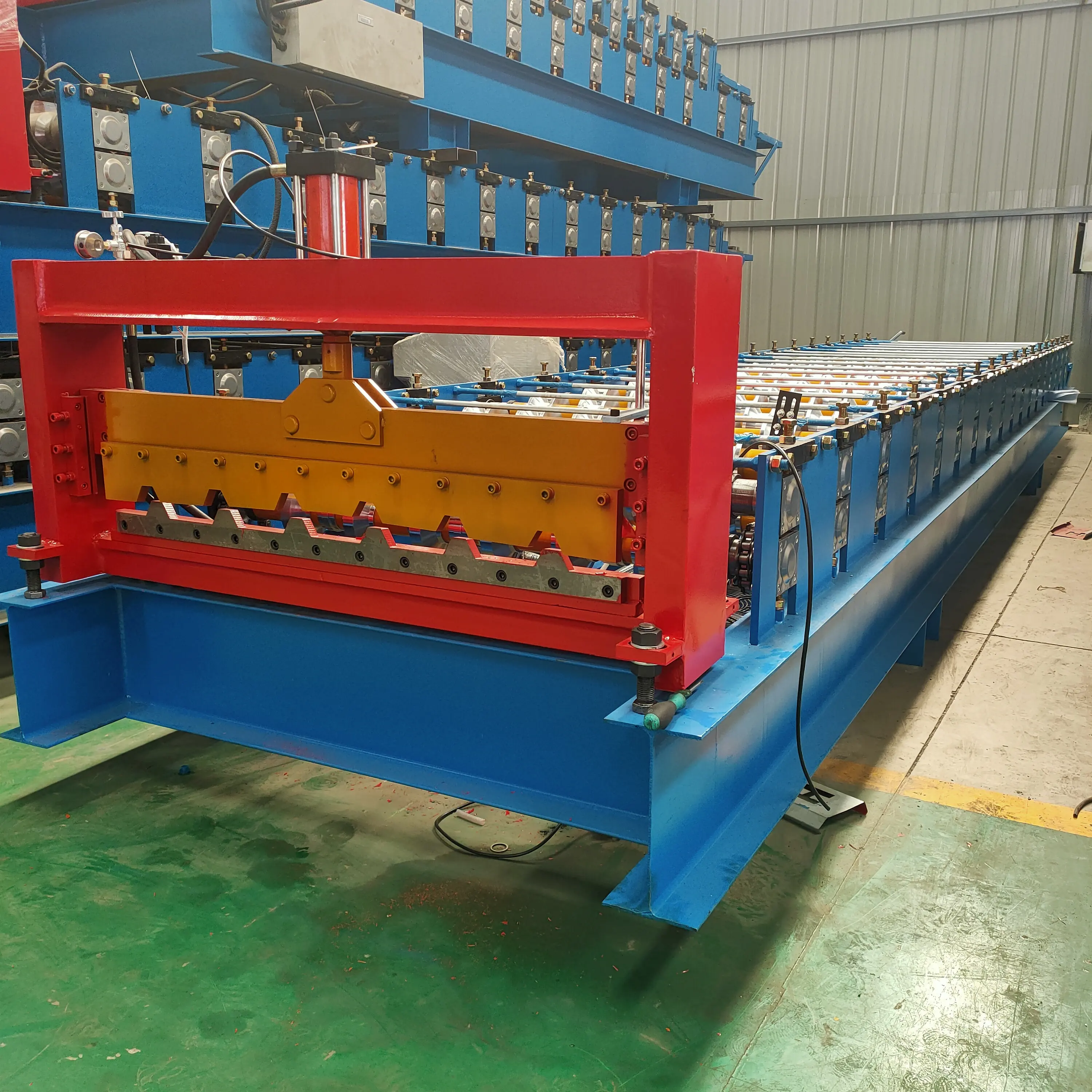 2020 Nieuwe Type Dakbedekking Lange Overspanning Metalen Ijzeren Plaat Tegel Koud Buigen Rolvormen Machine In China