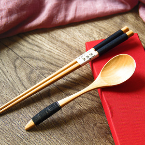 Luxus Hochzeits feier Hotel <span class=keywords><strong>Custom</strong></span> ized Essstäbchen Geschenkset Sushi Stick Fisch muster Holz Essstäbchen und Halter Geschirr Set