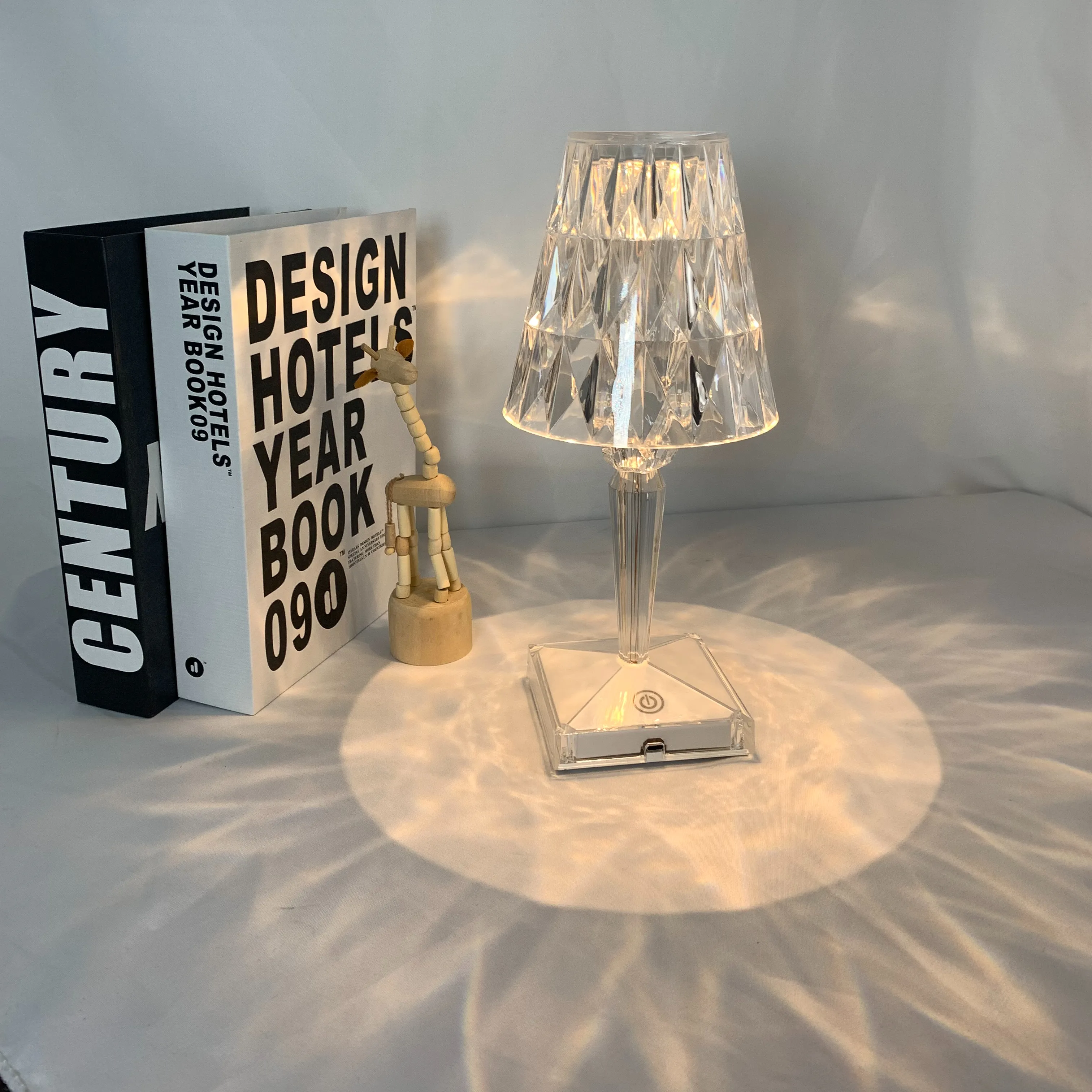 Porselen manyetik yüzen beyaz K9 kristal akrilik Modern başucu Led masa yatak odası için lamba