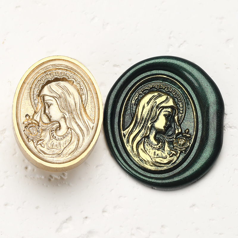Roses et un Saint (Relief irrégulier 23,2 mm x 29,9 mm)