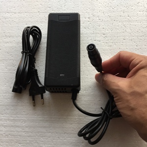 53.6V 54.6V 1.3Aリチウムイオン充電器Mi4 Pro Maxコネクタ付き13Sリチウム電池用 - Product Image 2