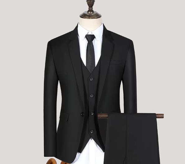 veste noire chemise pantalon