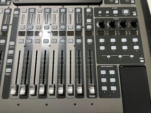 X32 Digital Mixing Console 32-Channel <strong>Audio</strong> <strong>Interface</strong> and IPad/iPhone Remote Control 40-<strong>Input</strong> 25-Bus - Product Image 5
