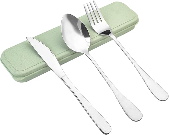 Conjunto con estuche verde.