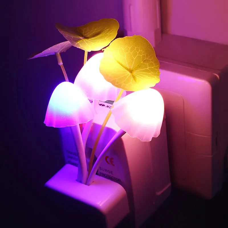 Nouveauté créative AC110V-220V veilleuse EU/US Plug capteur de lumière 3 LED coloré champignon lampe Led couleur veilleuses