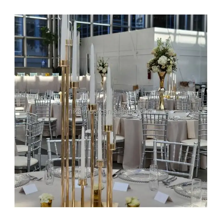 หมุนโลหะทอง 8 แขนเชิงเทียนงานแต่งงาน Centerpieces โคมไฟระย้าสําหรับตกแต่งตารางกิจกรรมโรงแรม