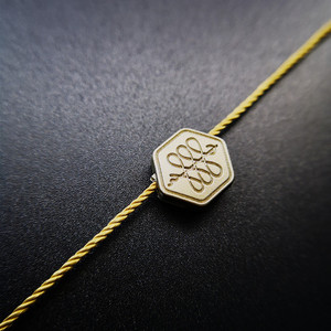 Cerraduras de bucle de cuerda de sello de logotipo de marca de nuevo diseño personalizado - Product Image 1