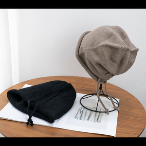 Ins נשים נשים נשים רך אקרילי החורף slouchy Bonnet עם קישוט לצייר מחרוזות קישוט קשת על גב