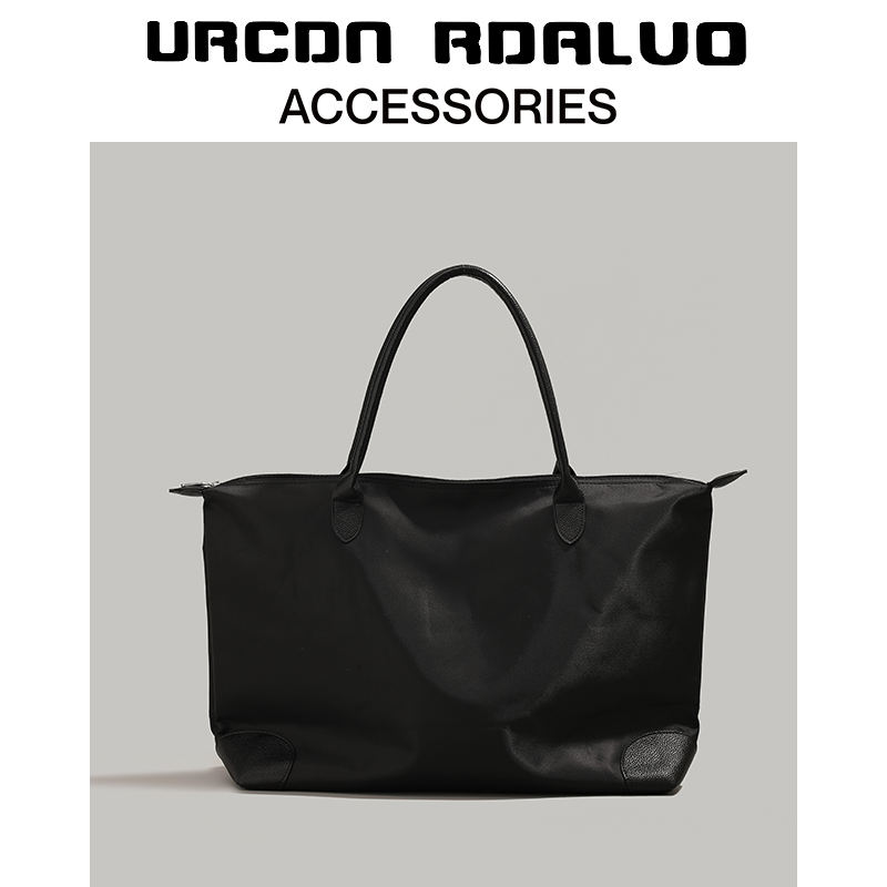 Black collection gift bag