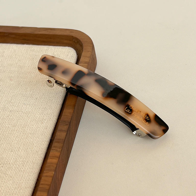 น้ำตาลอ่อน