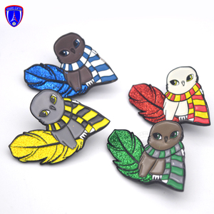 Spilla a forma di batteria del fumetto pin positivo <span class=keywords><strong>twitter</strong></span> uccello giallo glitter cartone animato smalto morbido cappello spilla per i vestiti - Product Image 6