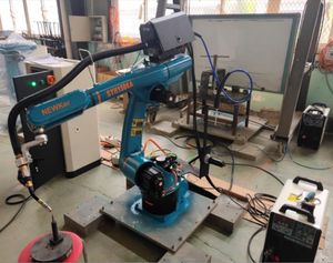 Pallettizzatore robot industriale a 6 assi con braccio robotico e robot lucidante