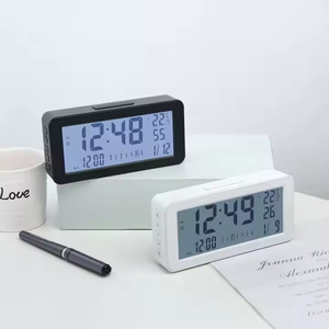 Nuovo orologio da tavolo quadrato Desktop LCD di moda tre gruppi di allarme digitale Smart orologi da tavolo calendario della temperatura della data di ora - Product Image 1