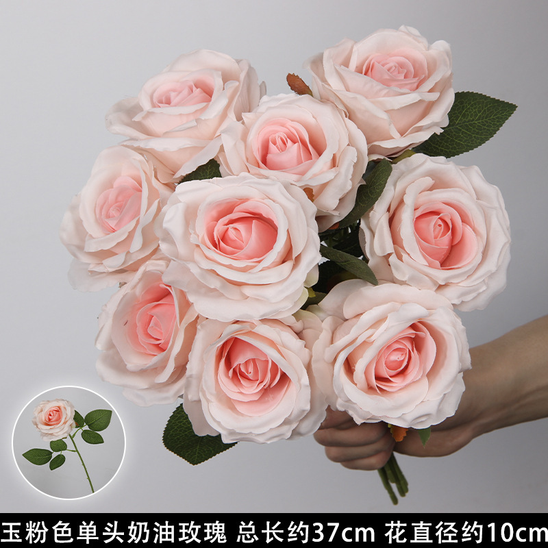 Rose crème à une tête rose jade