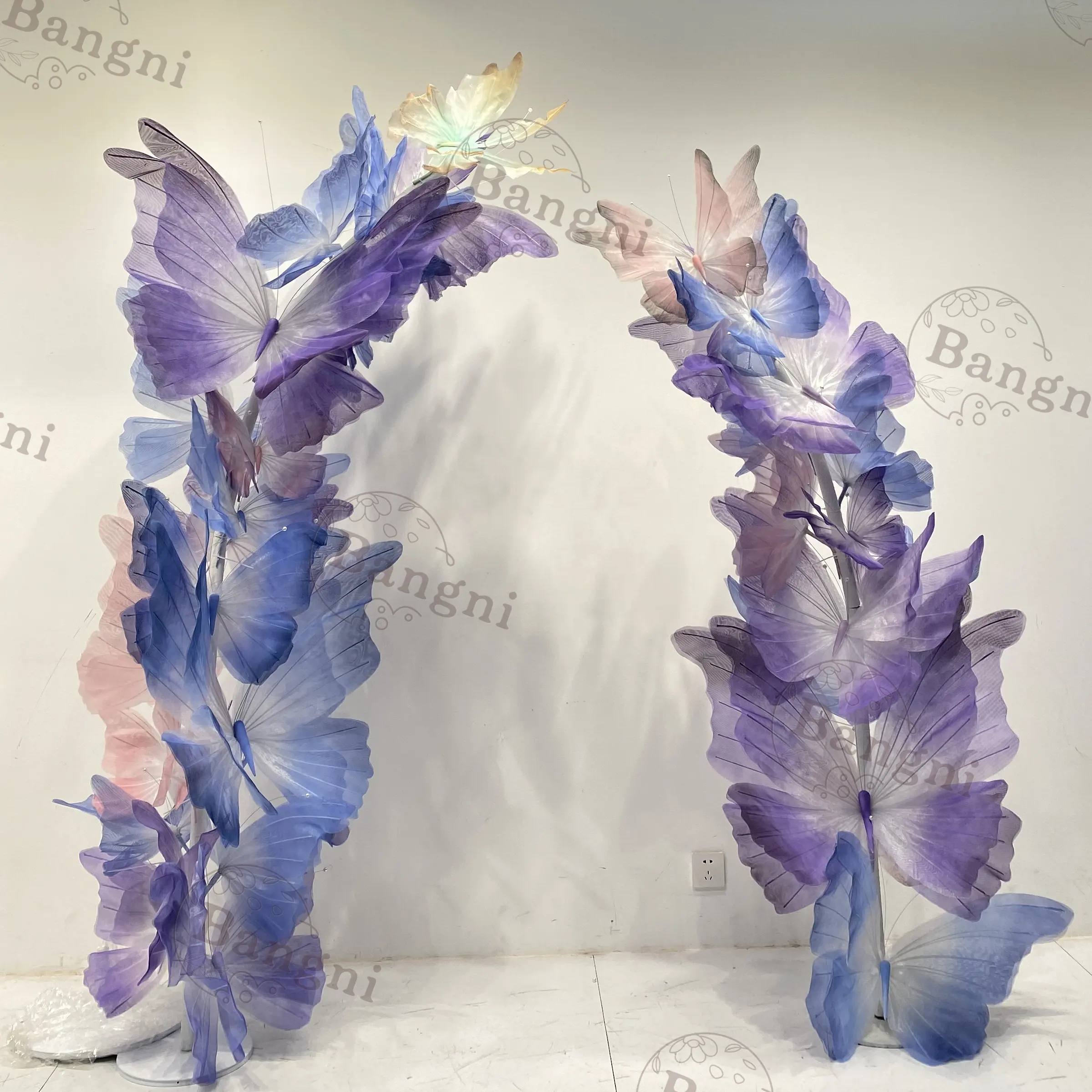 Giant Silk Organza Butterflies Customized Butterflies Arches For Wedding Backdrops Event Stage Decorations