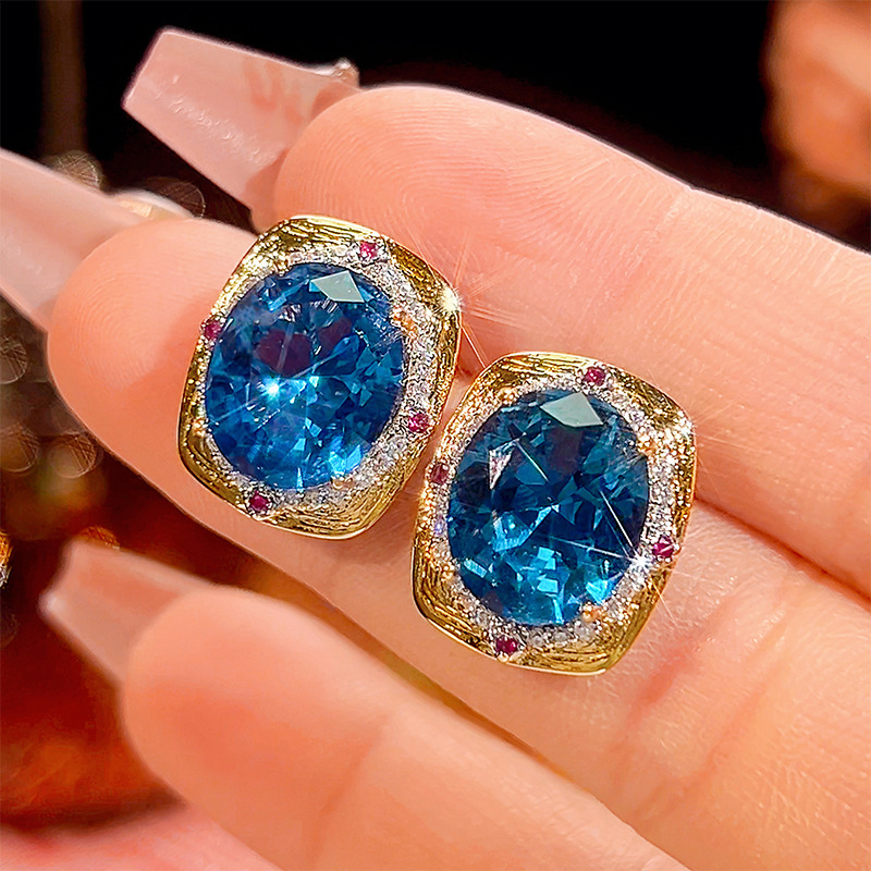 Boucles d'oreilles à clous en spinelle bleu