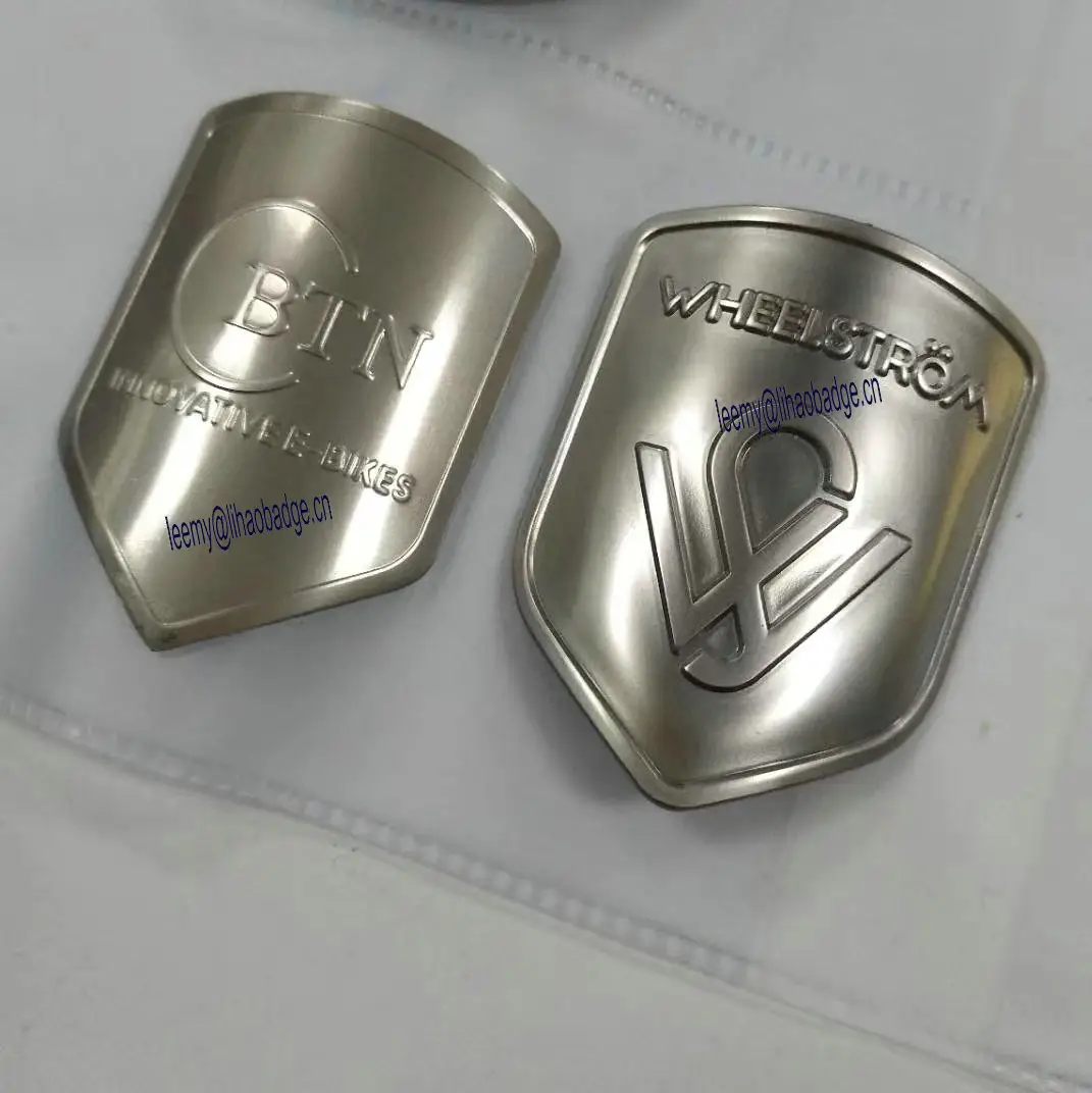 Etiqueta adesiva curvada de prata, etiqueta de metal curvada de alumínio