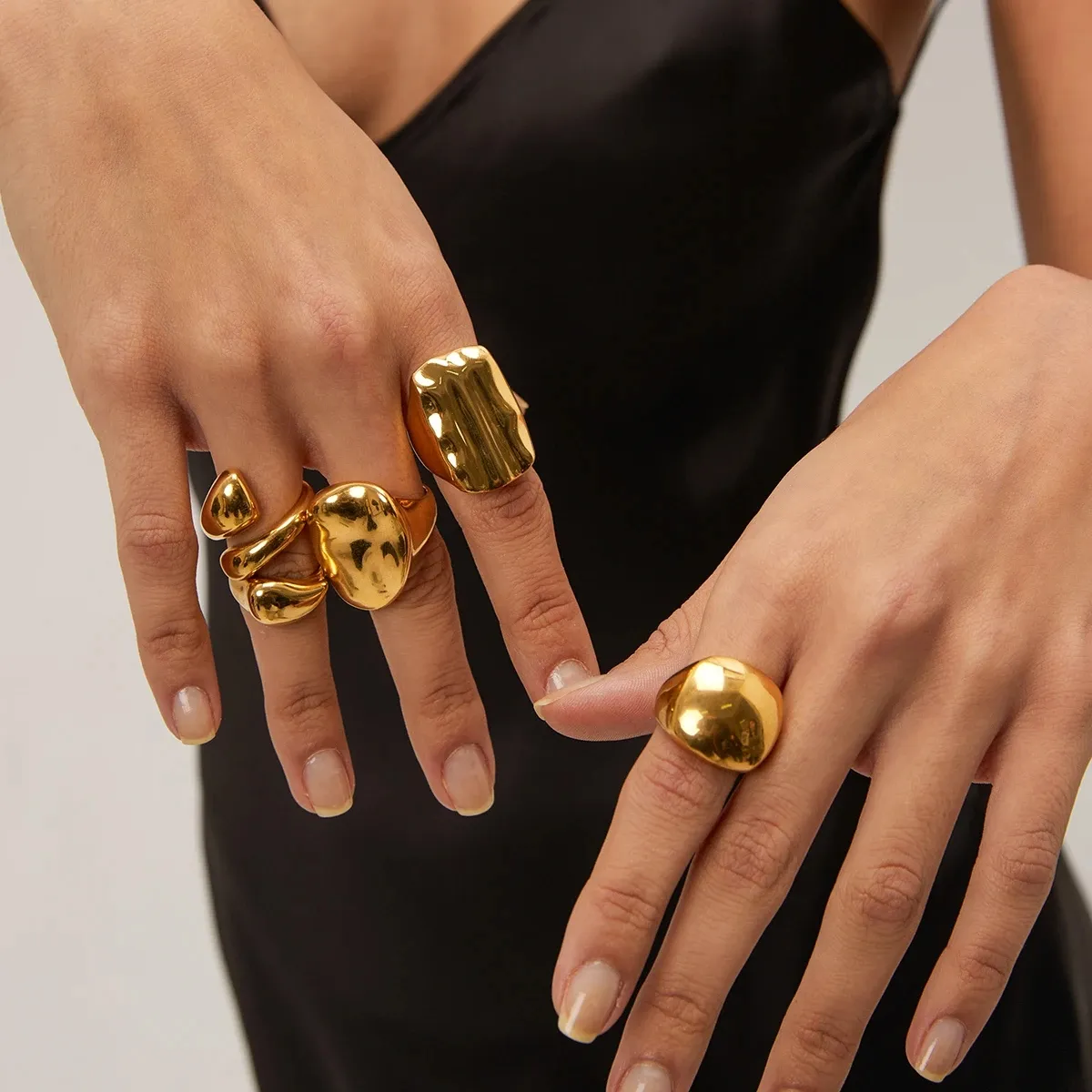 טבעת כיפה לא סדירה בטקסטורת טיפת מים יוקרתית בציפוי זהב 18 קראט נירוסטה תכשיטי טבעת שמנמנה לנשים