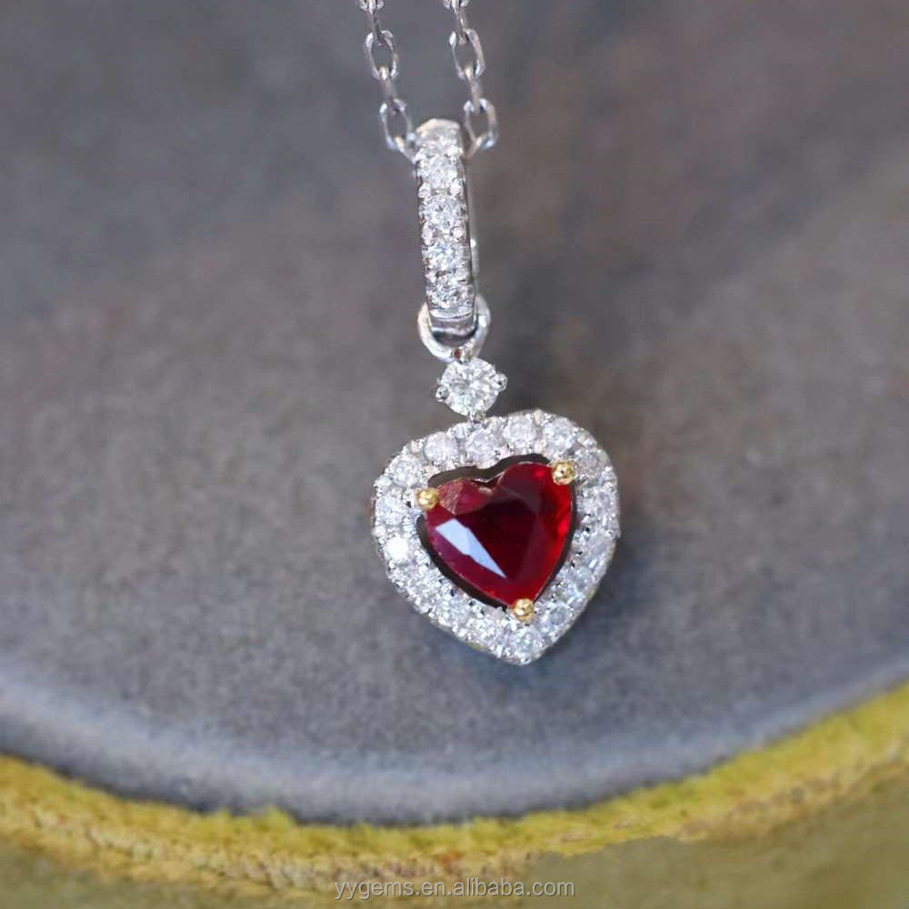 Rubí de 0.5 quilates con diamante de laboratorio