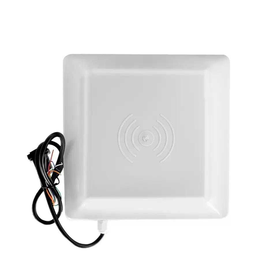 Utilizzo dell'antenna polarizzata circolare RFID UHF per lettore RFID UHF di controllo accessi