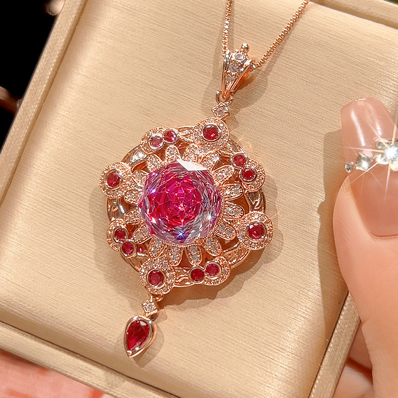 Rose pendant with box chain