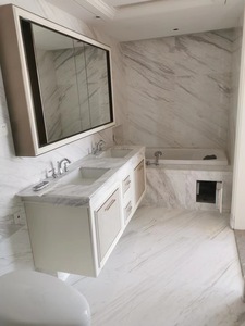 Pannello in pietra a nido d'ape in alluminio con rivestimento in marmo bianco Volakas per rivestimento a parete e scala a colonna e parete caratteristica - Product Image 5