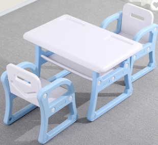 Table bleue + 2 chaises