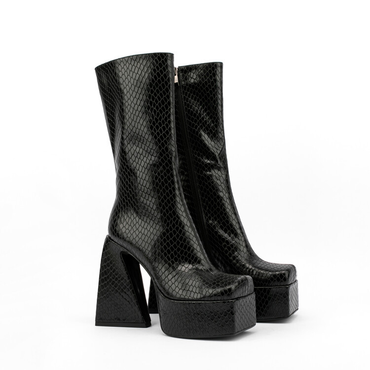 Black snakeksin