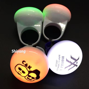 Biểu tượng tùy chỉnh LED nhấp nháy Glow Ring LED Light Up Đảng Vòng - Product Image 2