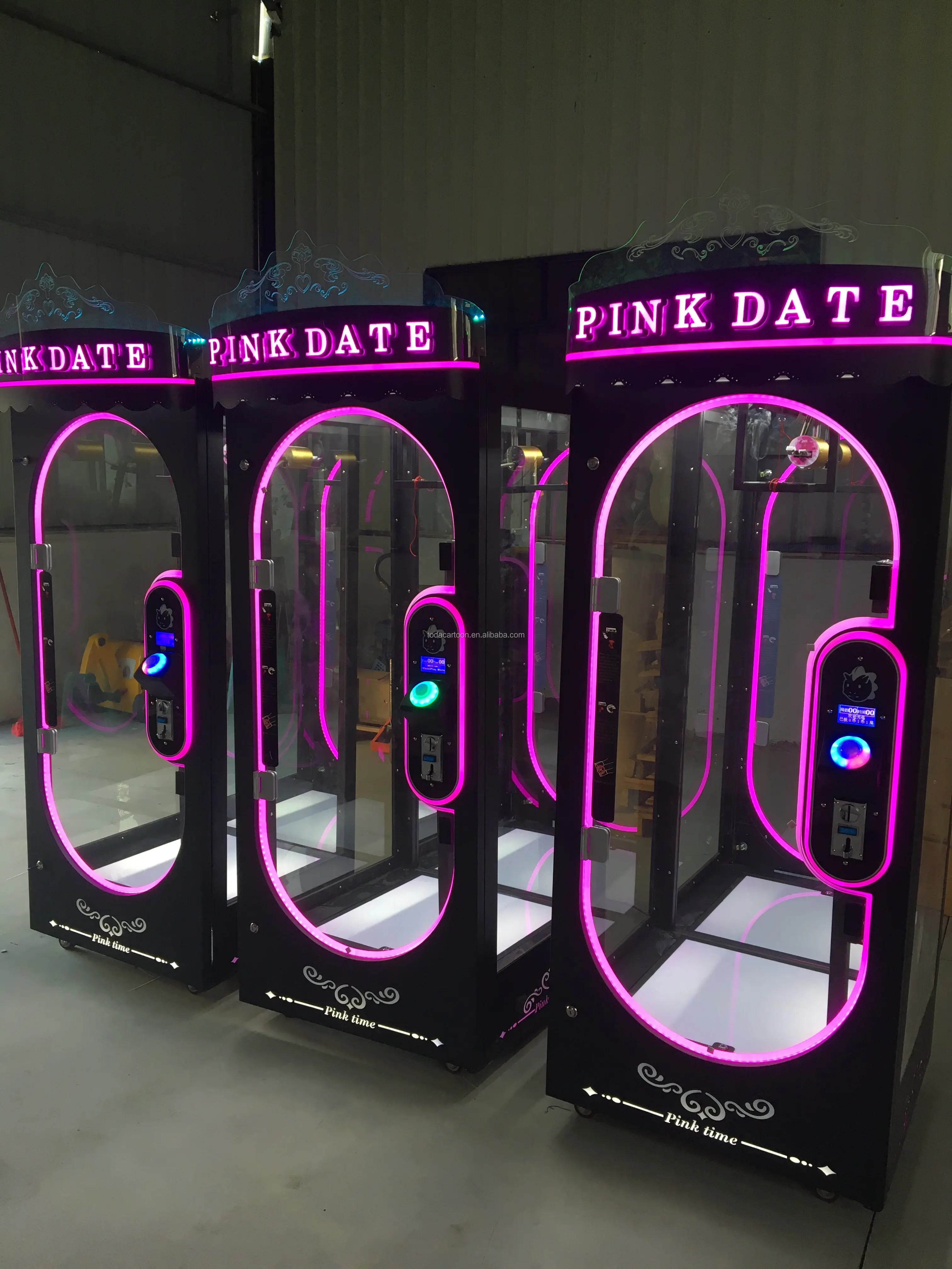 Mesin Game Arcade Yang Dioperasikan dengan Koin, Mesin Penjual Otomatis Memotong Hadiah Mesin Permainan Tanggal Merah Muda