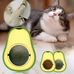 Juguete para gatos en forma de aguacate Lynpet con hierba gatera de plástico autocurativo comestible gatito jugando juguete divertido girado para lamer gatos - Product Image 1