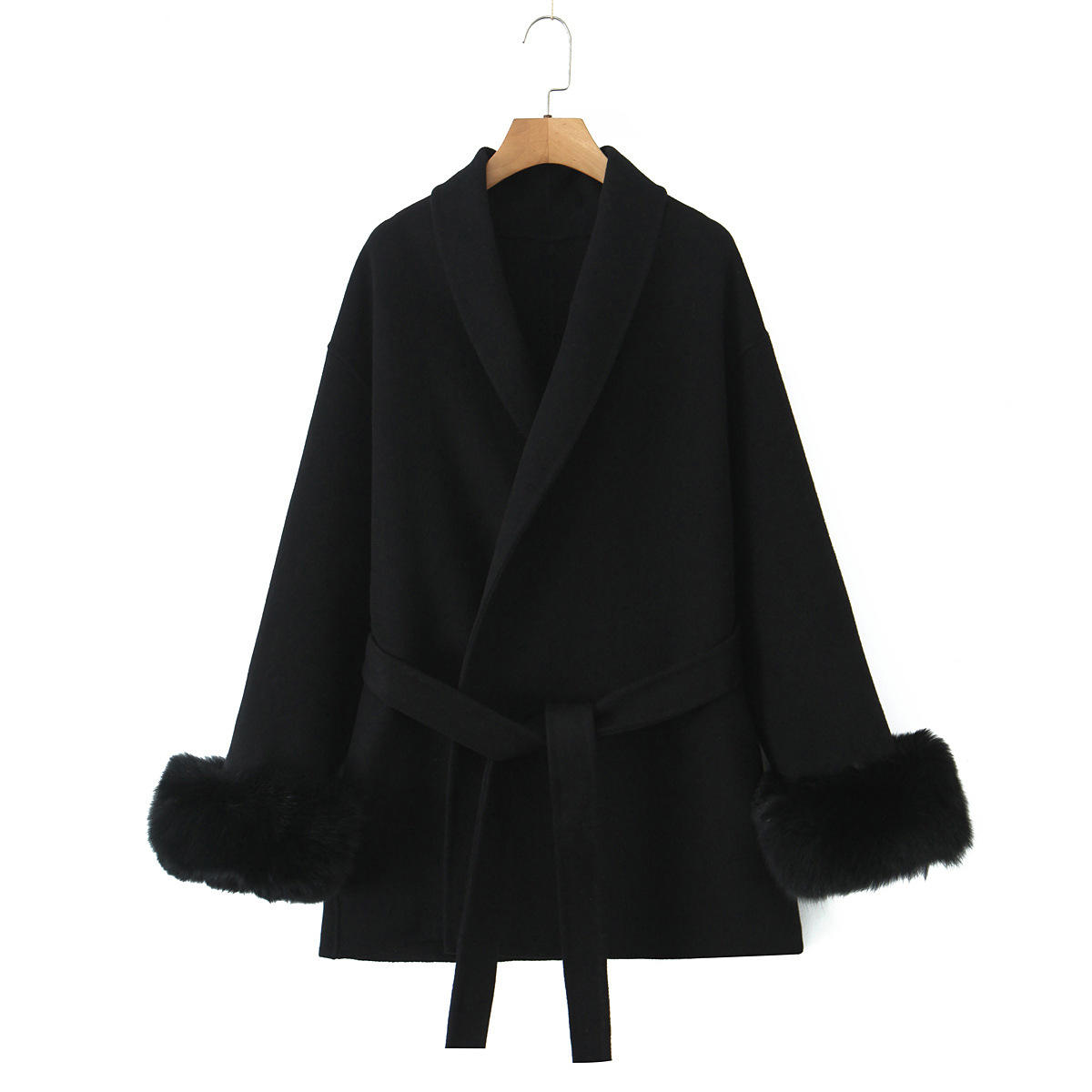 เสื้อโค้ทสีดำคลาสสิก