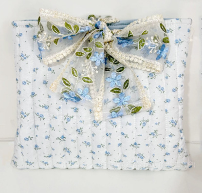 Estilo encaje floral pequeño azul.