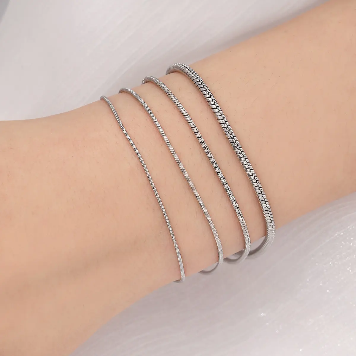 Bracciale a catena con serpente in argento dorato bracciale a catena minimalista di diverse dimensioni per uomo donna