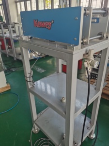 Kowey 2023 Servo Máquina automática para hacer cucharas de plástico Robot cartesiano para productos de pared delgada - Product Image 6
