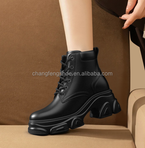 Scarpe con Rialzo Interno da 10cm per Uomo, Stivaletti Chelsea in Vera Pelle Nera, Stivali Invernali con Suola in Gomma - Product Image 3