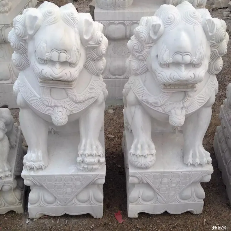 Real Size Natural White Marble Lion Statue Hand Carved Stone Sculpture Outdoor Decoration